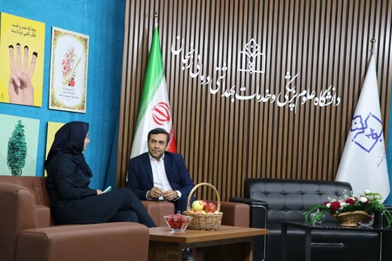 مدیر روابط‌عمومی دانشگاه علوم پزشکی زنجان در نمایشگاه عزت و پیشرفت: نمایش ۳۰ اثر هنری با محوریت جوانی جمعیت در غرفه دانشگاه